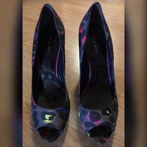 Gray & Multi Color Leopard Print Peep Toe Pumps!